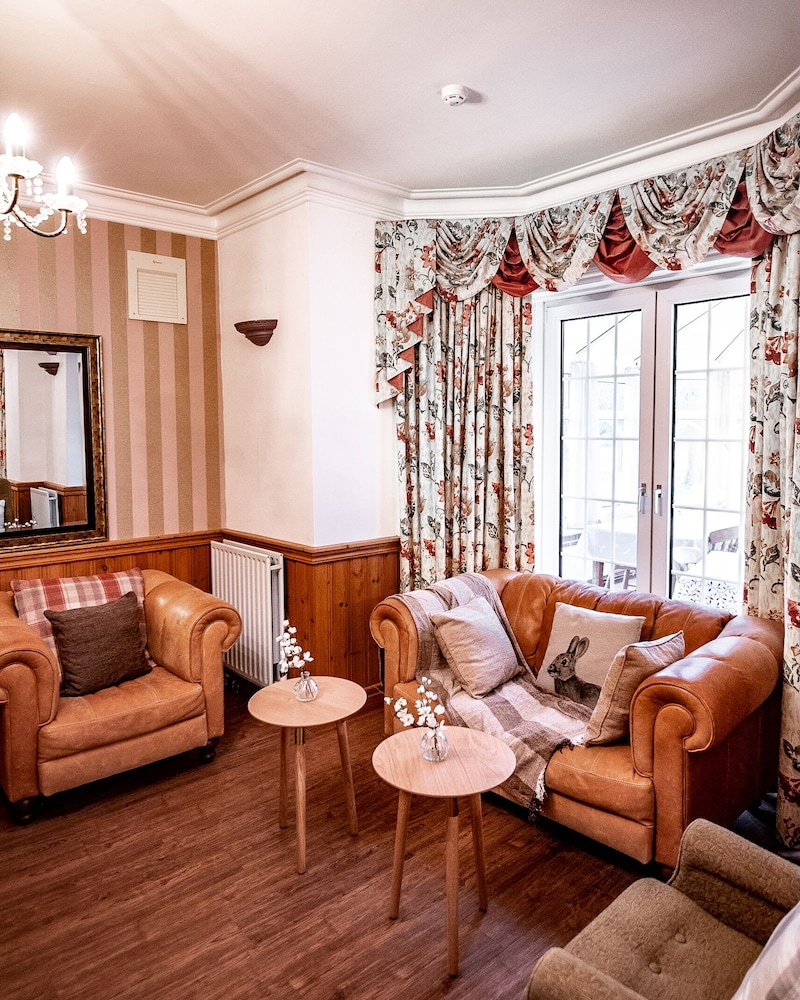 Trivelles Waterhall Country House 3