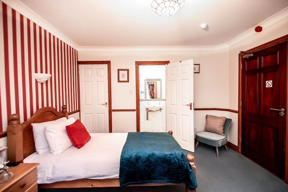 Trivelles Waterhall Country House 8