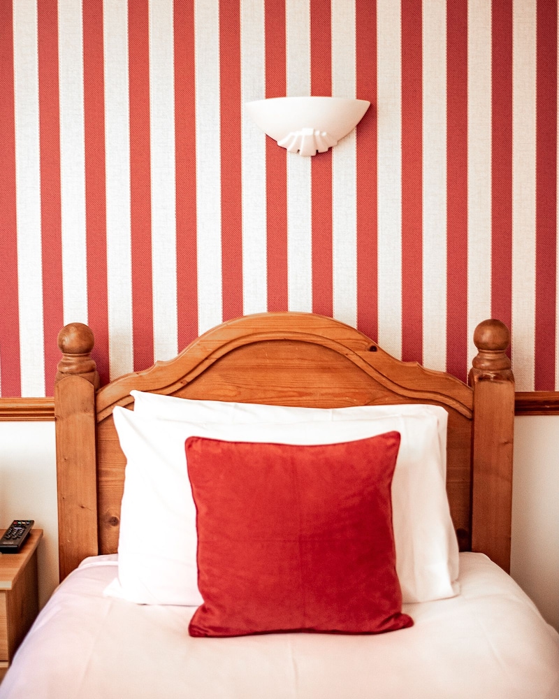 Trivelles Waterhall Country House 5