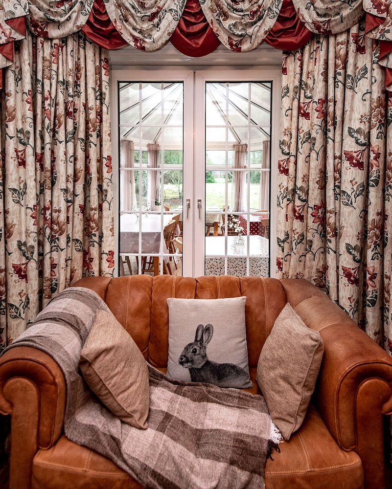 Trivelles Waterhall Country House 2