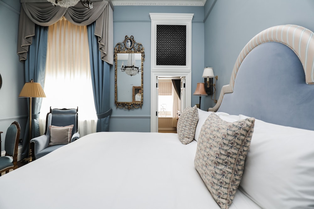 Henry’s Townhouse 2