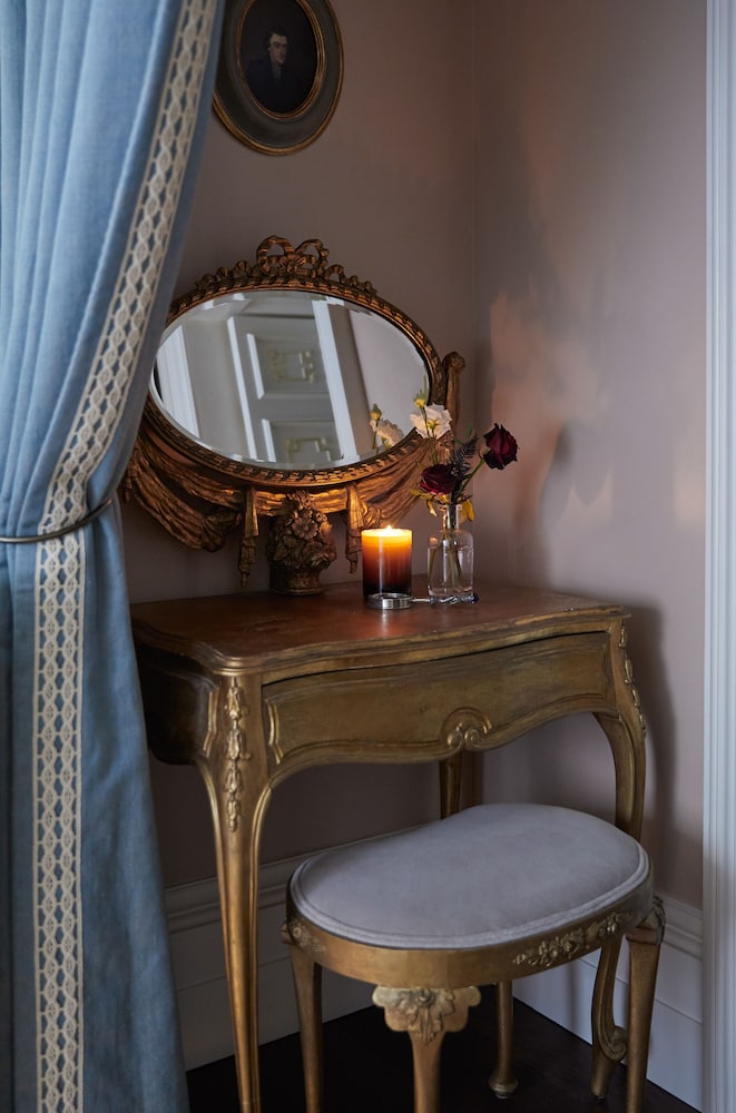 Henry’s Townhouse 10