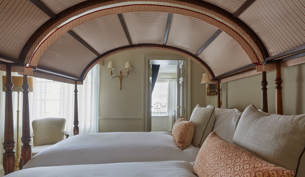 Henry’s Townhouse 3