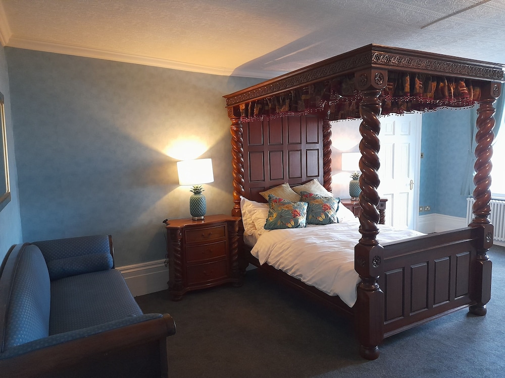 Stone Court 8