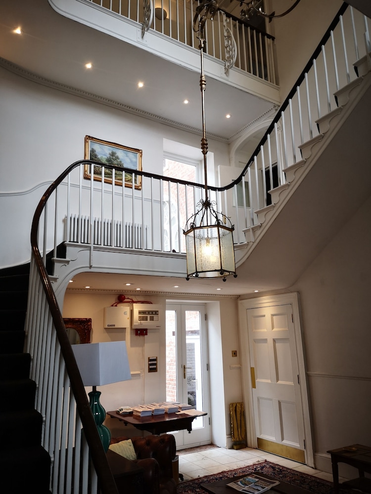 Stone Court 21