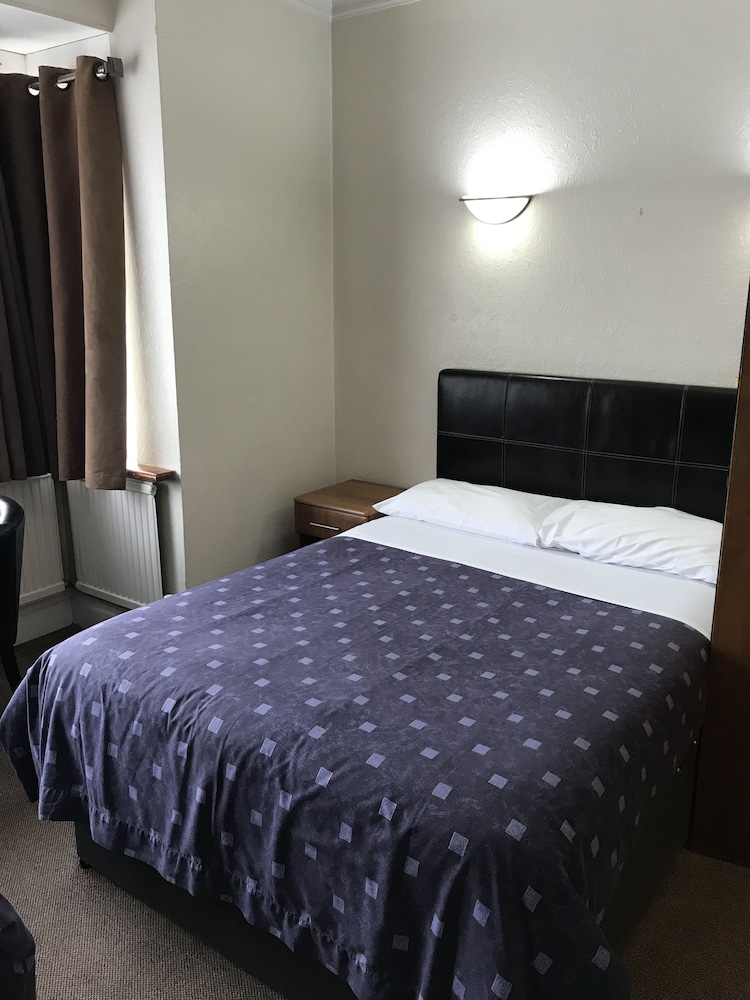 Warwick Lodge 3