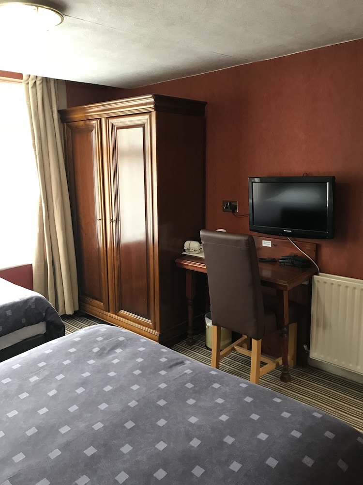 Warwick Lodge 8