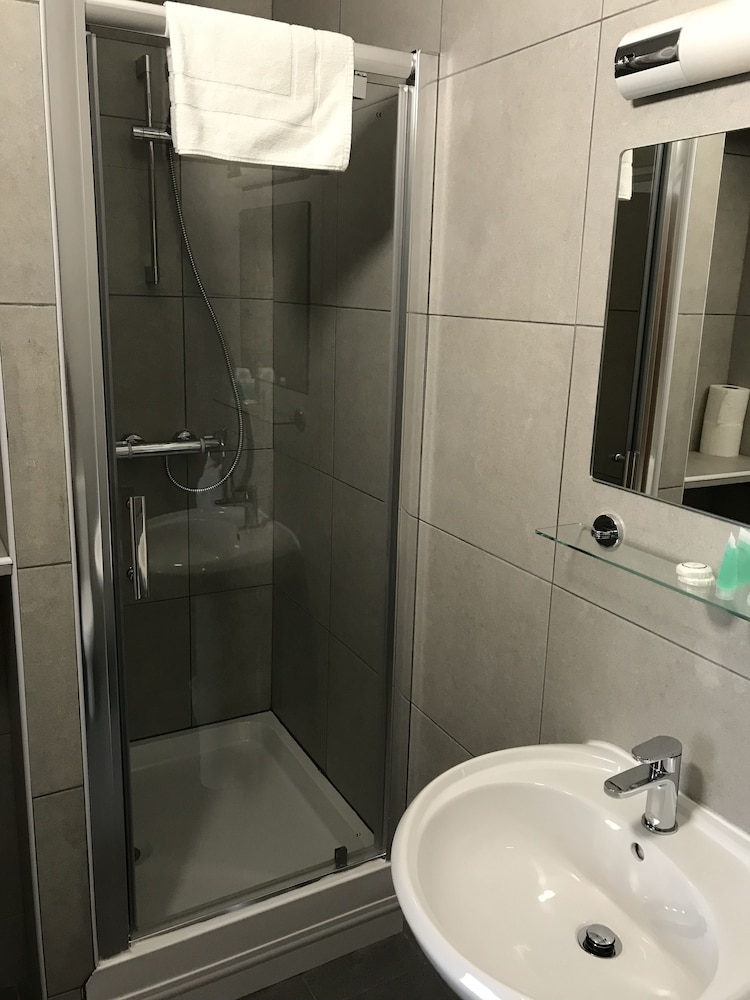 Warwick Lodge 23