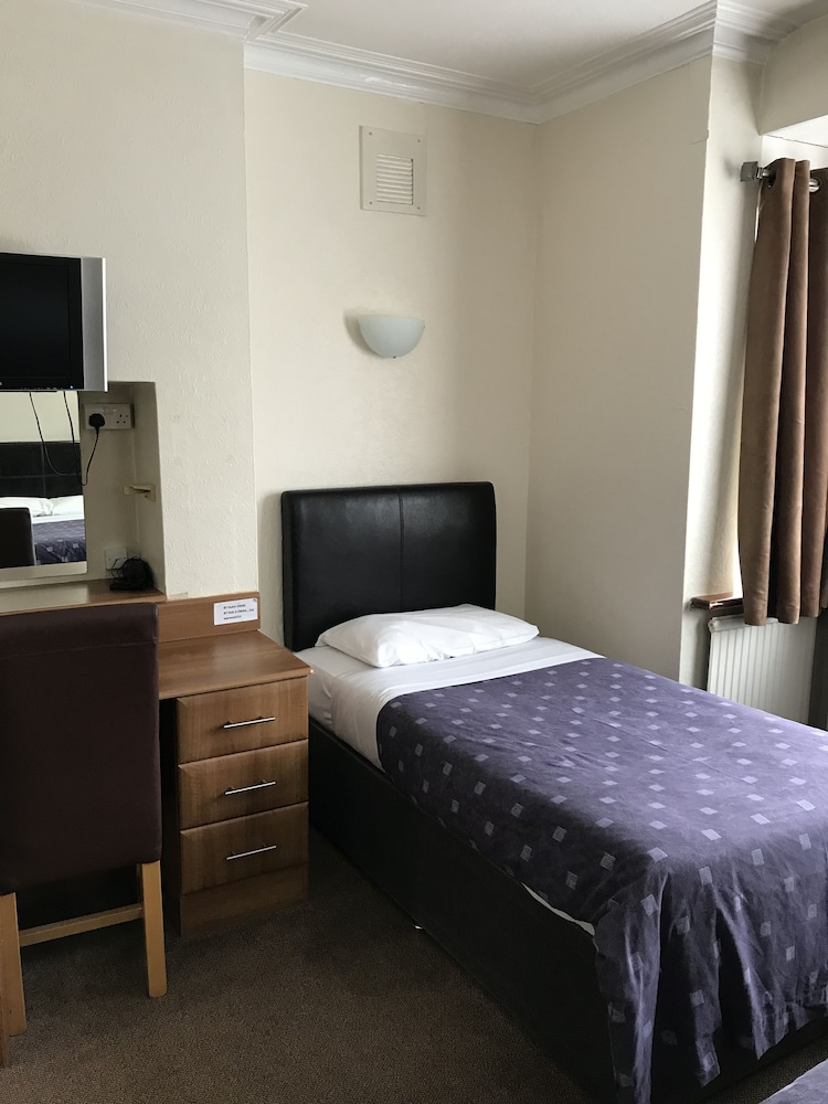 Warwick Lodge 11