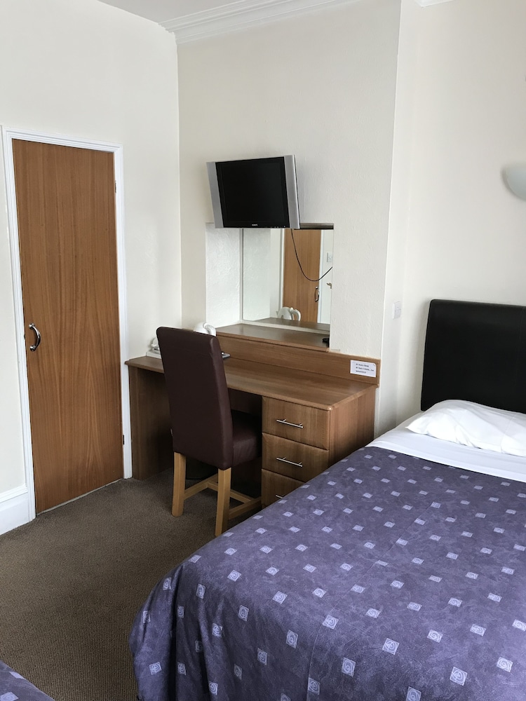 Warwick Lodge 9