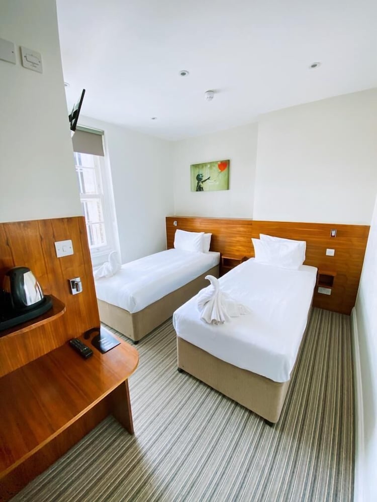 Chelsea Guest House 15