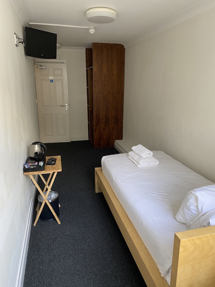 Chelsea Guest House 13