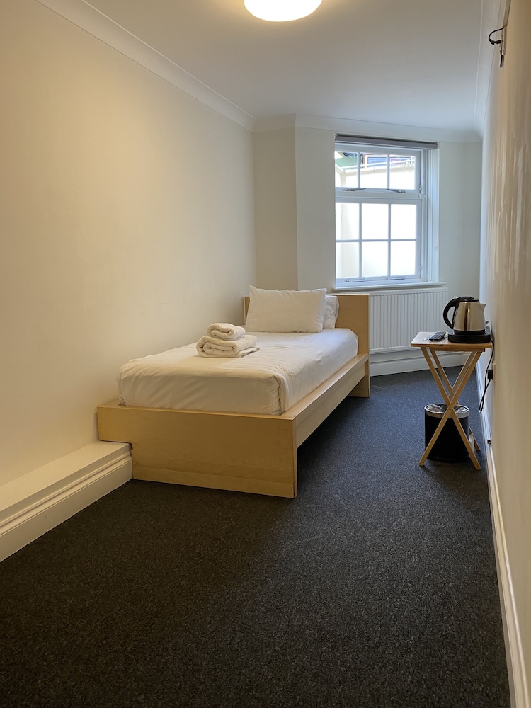 Chelsea Guest House 12