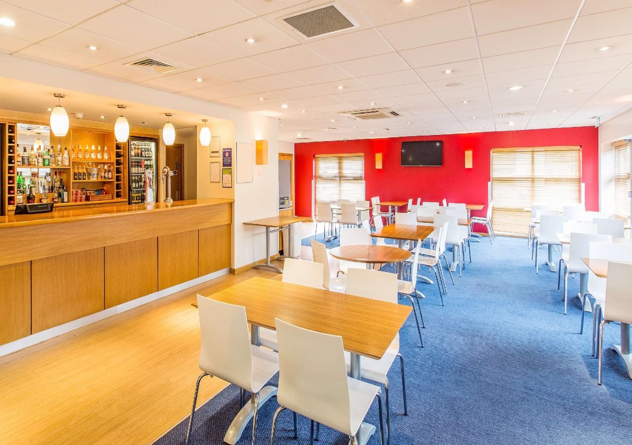 Travelodge Stansted Great Dunmow 6