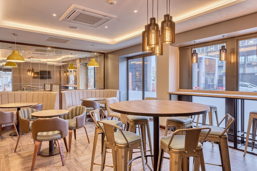 Premier Inn London Uxbridge Town Centre 16