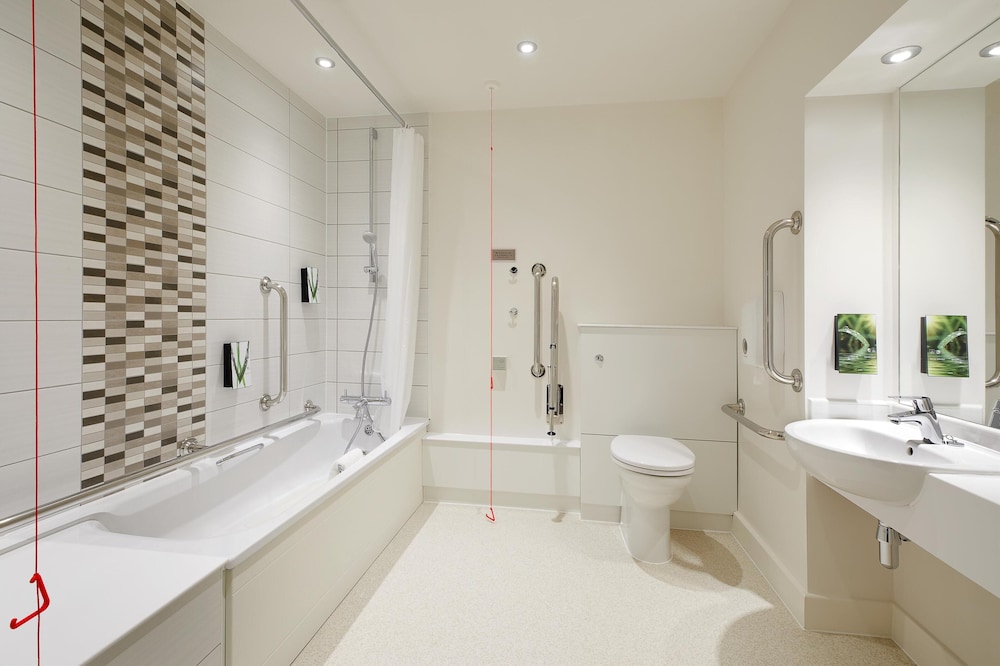 Premier Inn London Uxbridge Town Centre 14