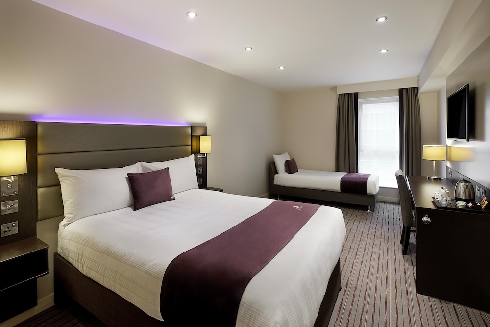 Premier Inn London Uxbridge Town Centre 8
