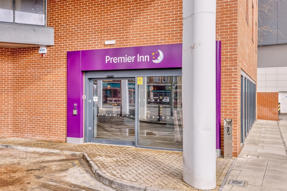 Premier Inn London Uxbridge Town Centre 23