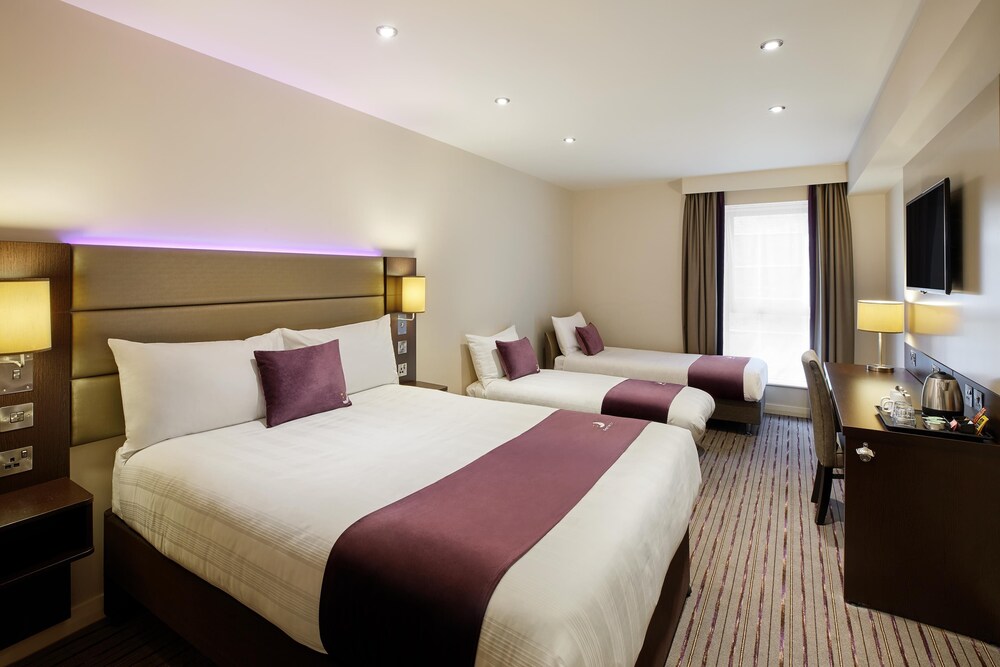 Premier Inn London Uxbridge Town Centre 7