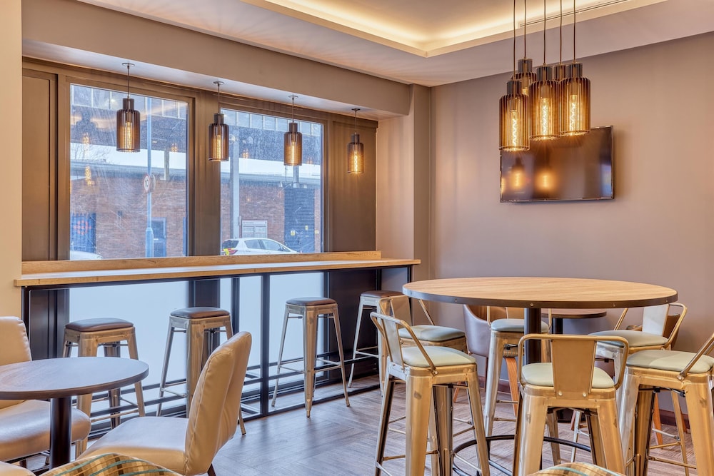 Premier Inn London Uxbridge Town Centre 19
