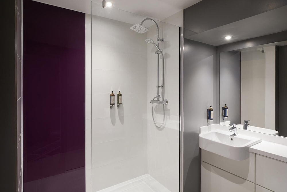 Premier Inn London Uxbridge Town Centre 12