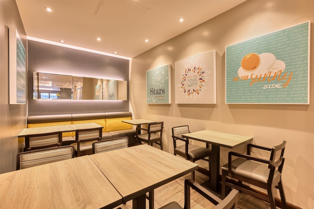 Premier Inn London Uxbridge Town Centre 20