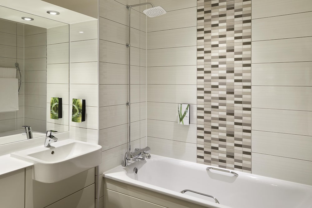 Premier Inn London Uxbridge Town Centre 13
