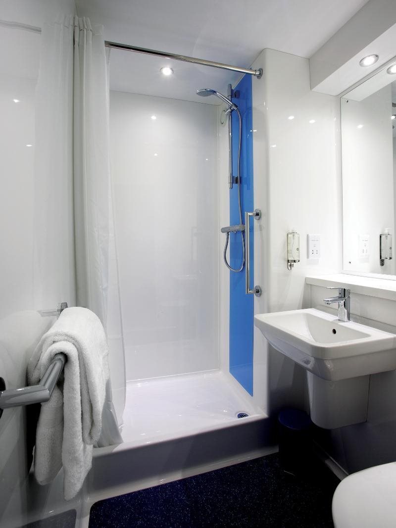 Travelodge Chessington Tolworth 16
