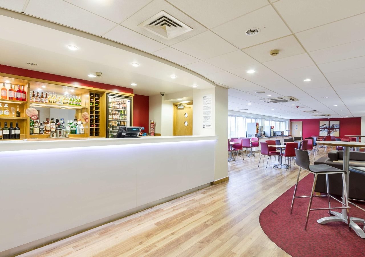Travelodge Chessington Tolworth 6
