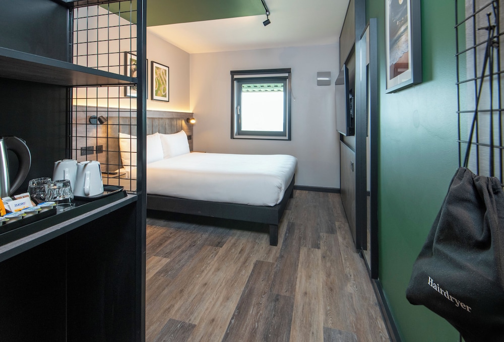 ibis Styles London Gatwick Airport 7