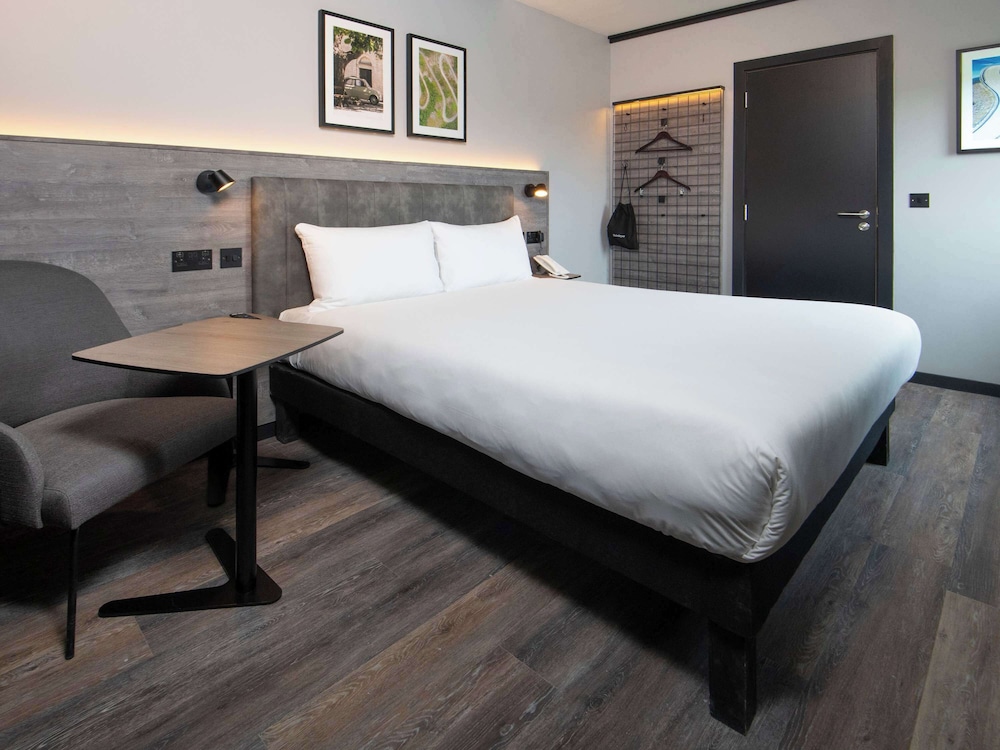 ibis Styles London Gatwick Airport 11
