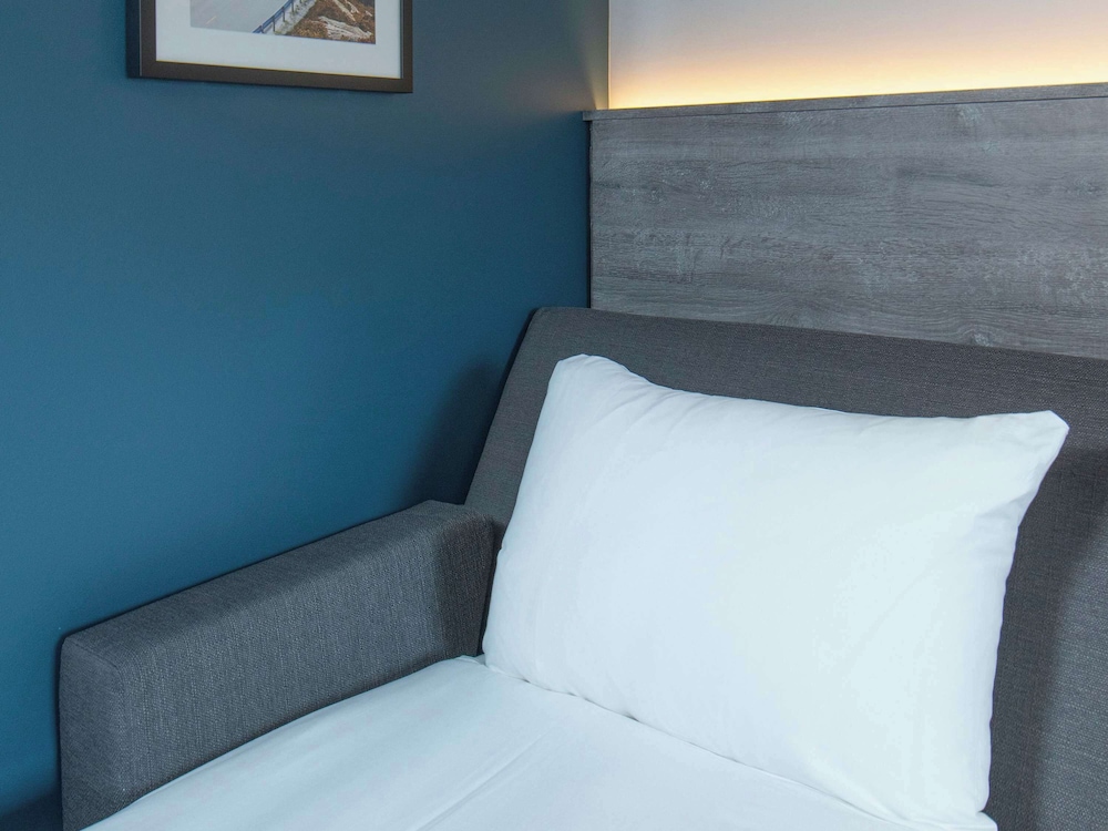 ibis Styles London Gatwick Airport 20