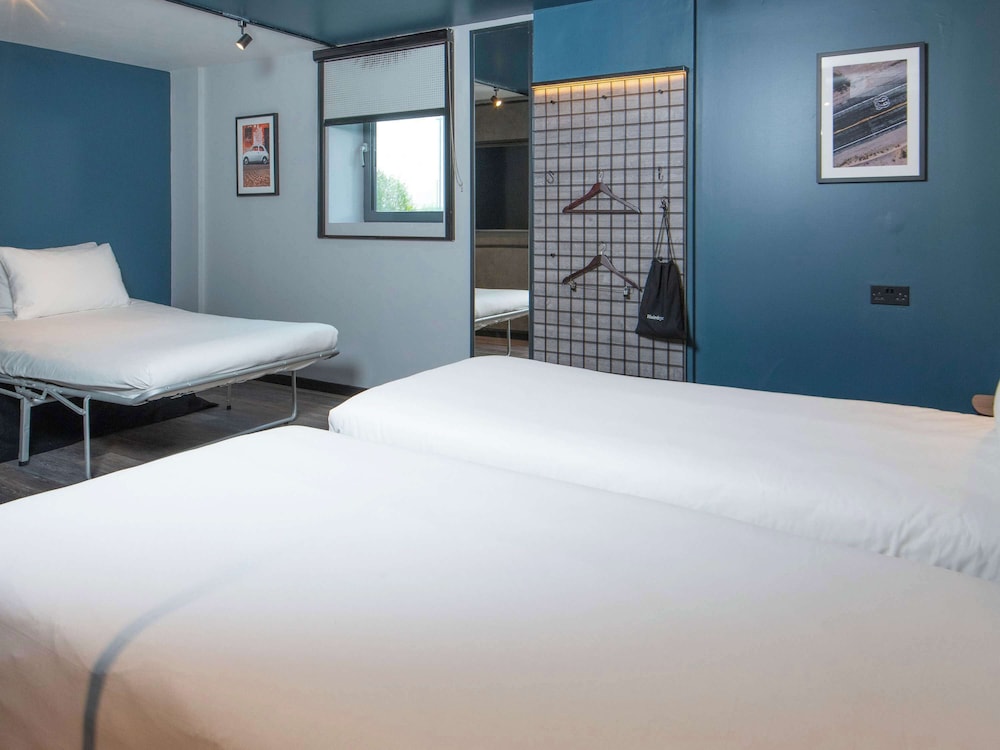 ibis Styles London Gatwick Airport 14