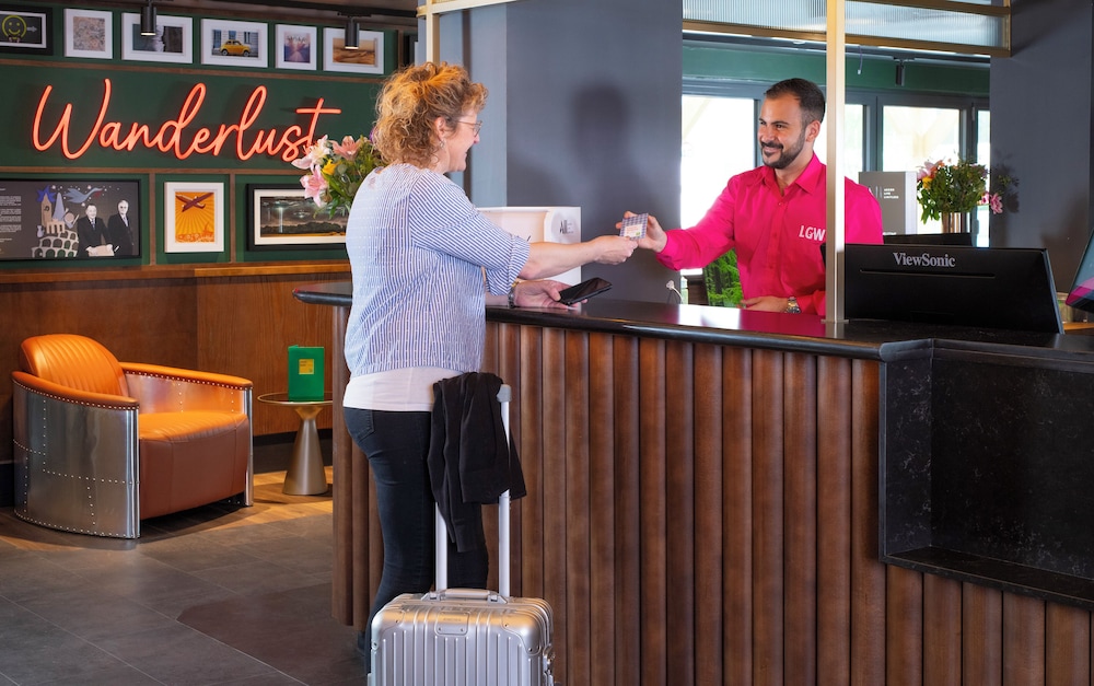 ibis Styles London Gatwick Airport 3