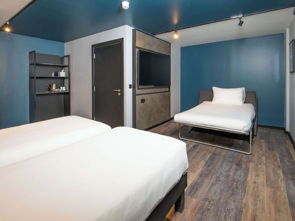 ibis Styles London Gatwick Airport 24