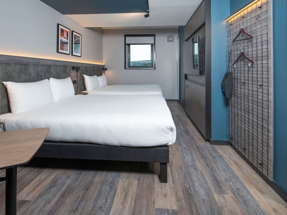 ibis Styles London Gatwick Airport 15