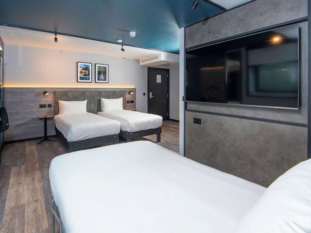 ibis Styles London Gatwick Airport 18