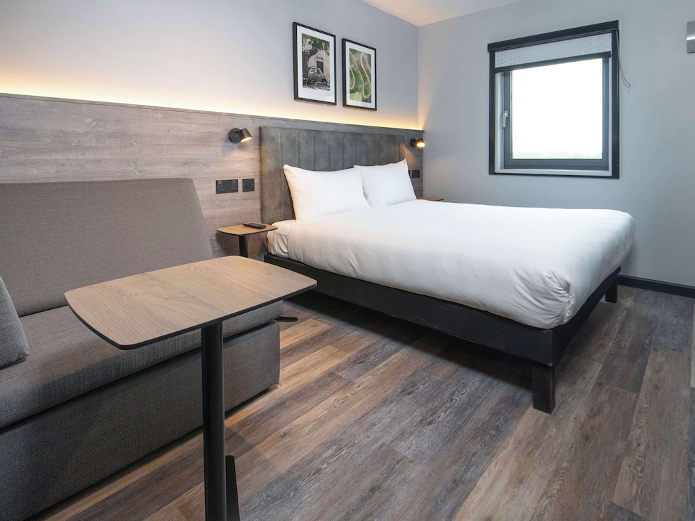 ibis Styles London Gatwick Airport 12