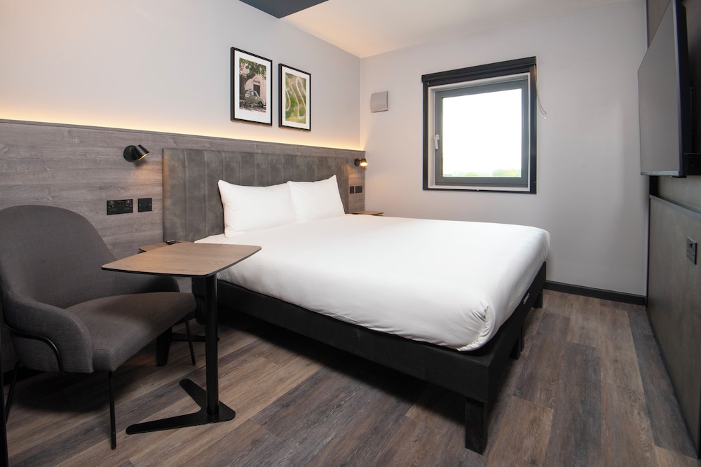 ibis Styles London Gatwick Airport 5