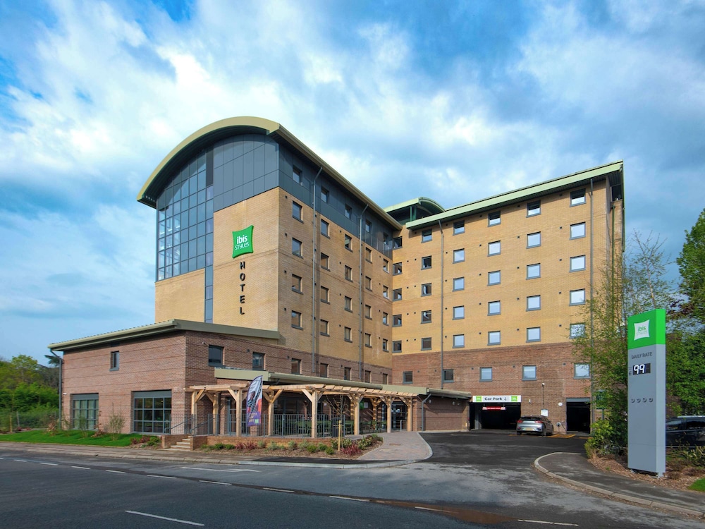 ibis Styles London Gatwick Airport 1