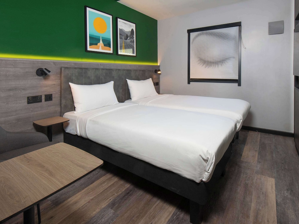 ibis Styles London Gatwick Airport 19