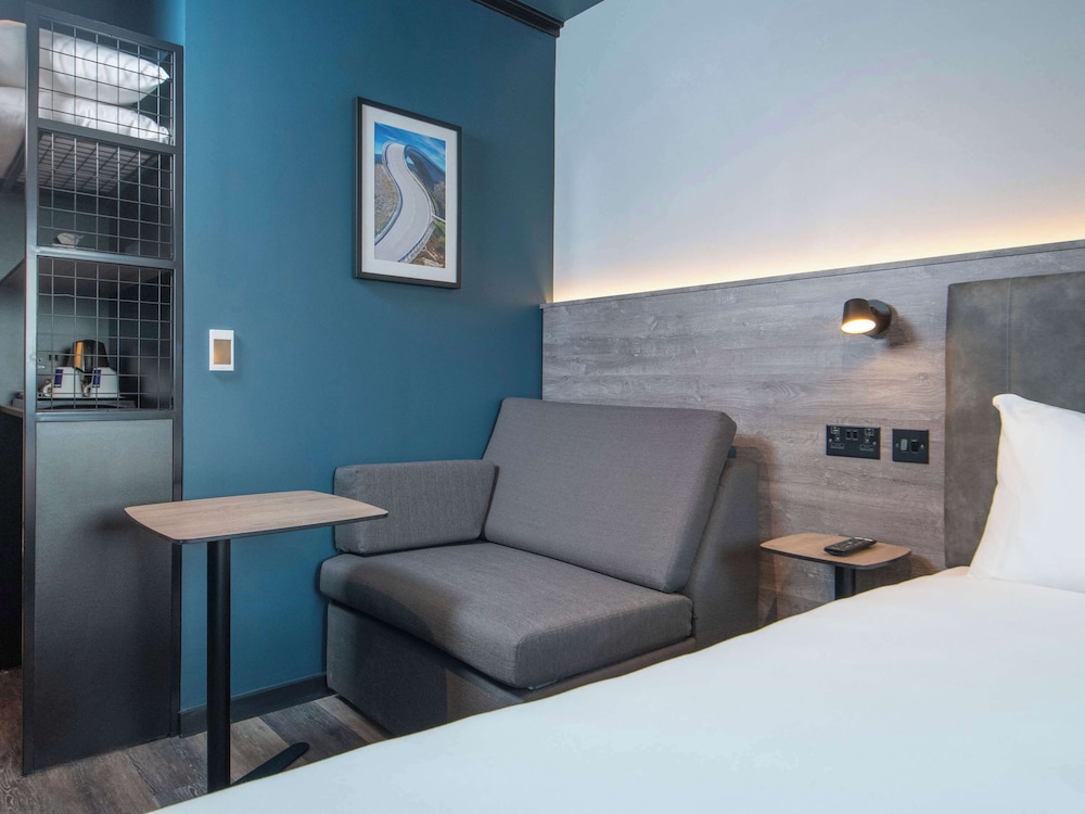 ibis Styles London Gatwick Airport 16