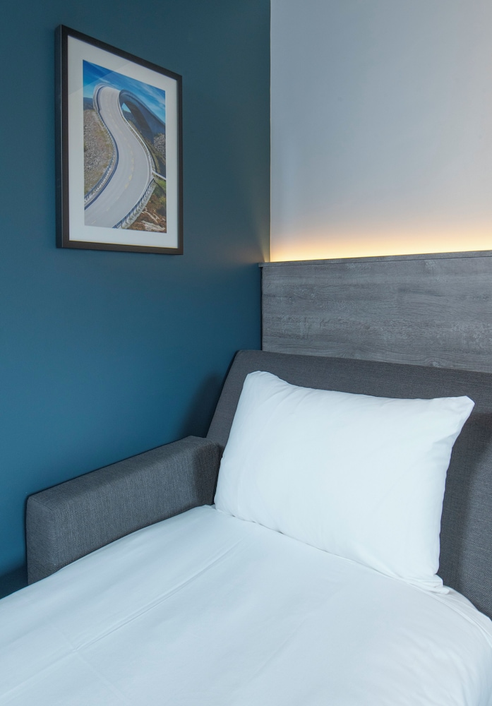 ibis Styles London Gatwick Airport 6