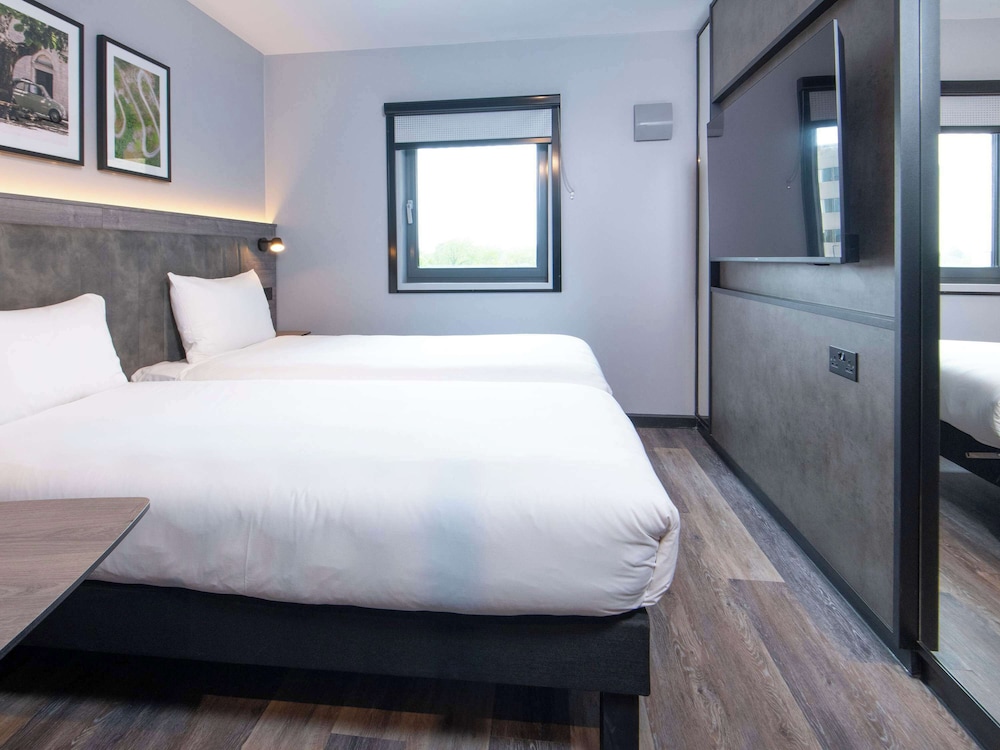ibis Styles London Gatwick Airport 9