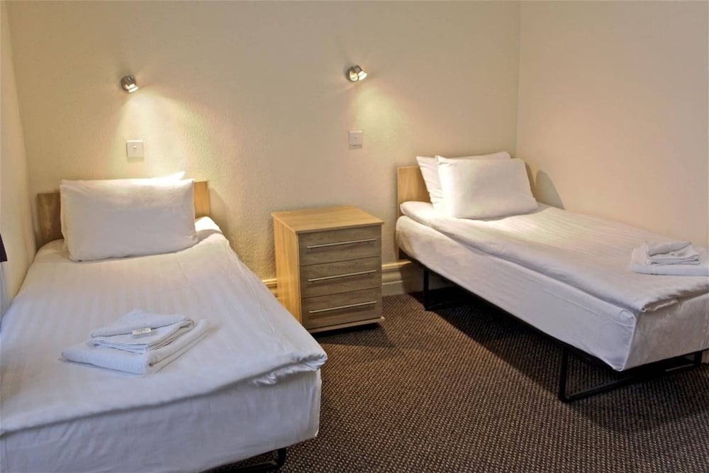 OYO Central Hotel Golders Green 9