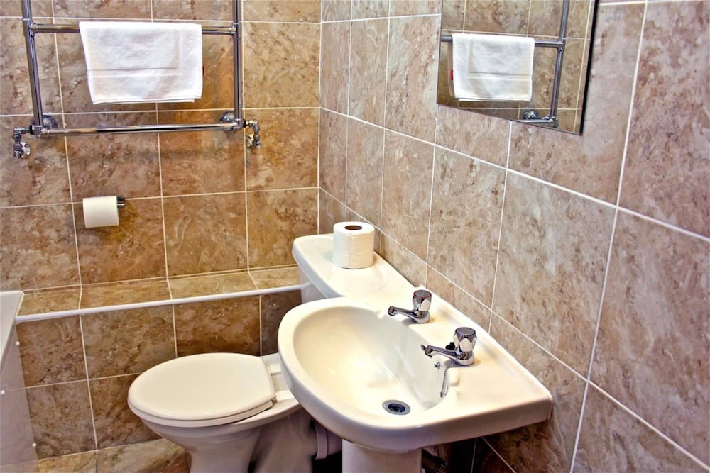 OYO Central Hotel Golders Green 14