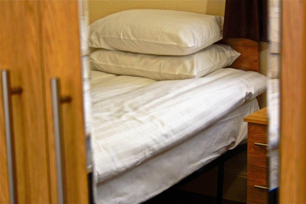 OYO Central Hotel Golders Green 5