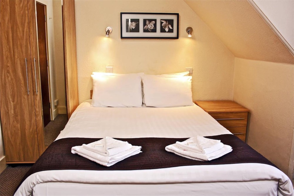 OYO Central Hotel Golders Green 6