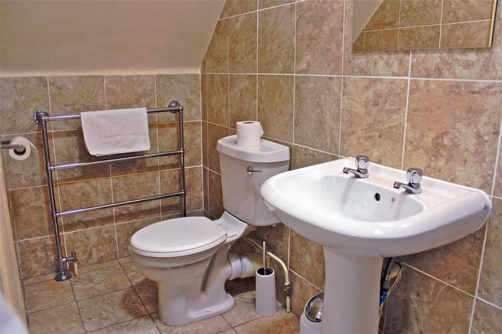 OYO Central Hotel Golders Green 13