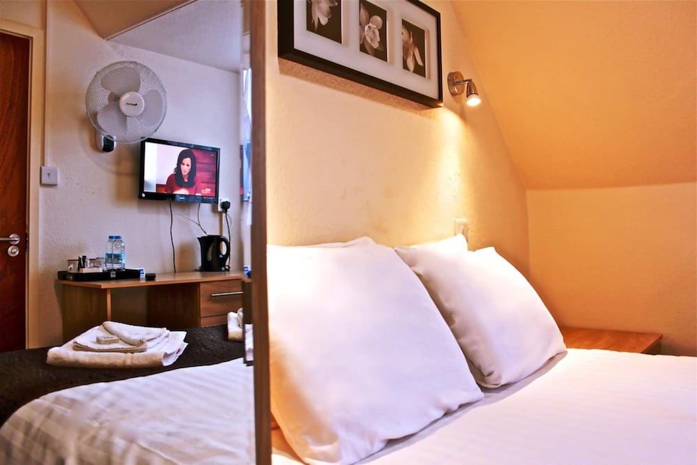 OYO Central Hotel Golders Green 7